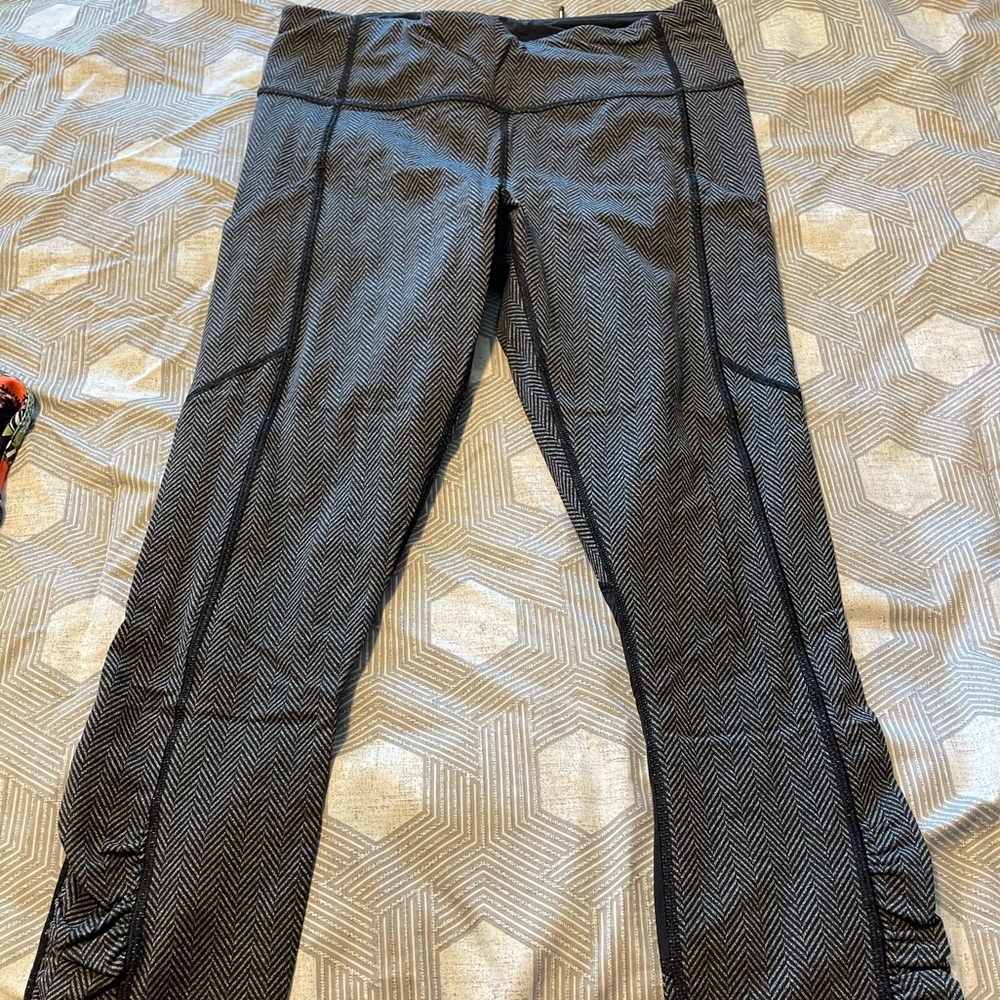 Lululemon cropped pants